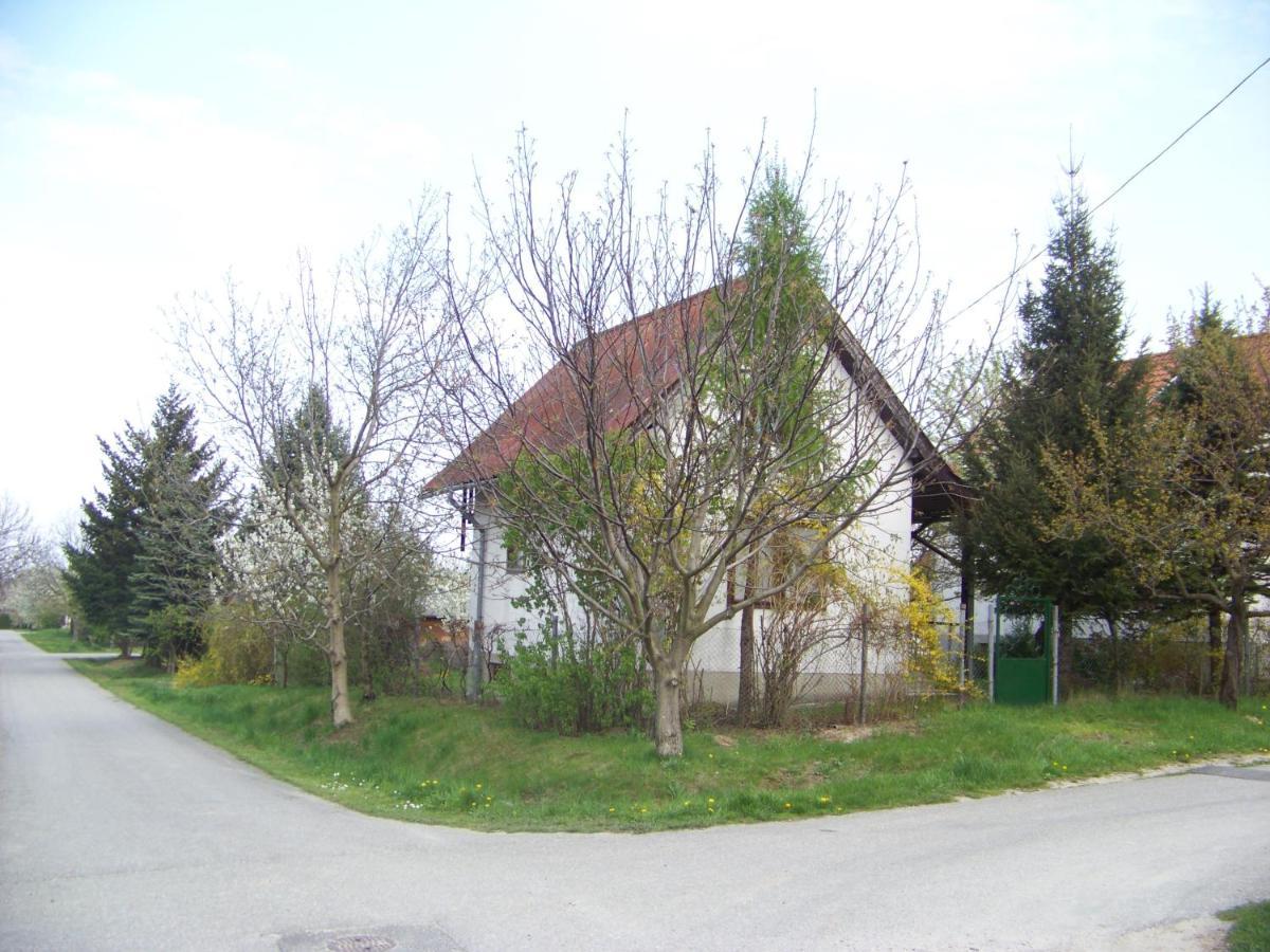 Nefelejcs Apartman Fertőhomok Exterior foto